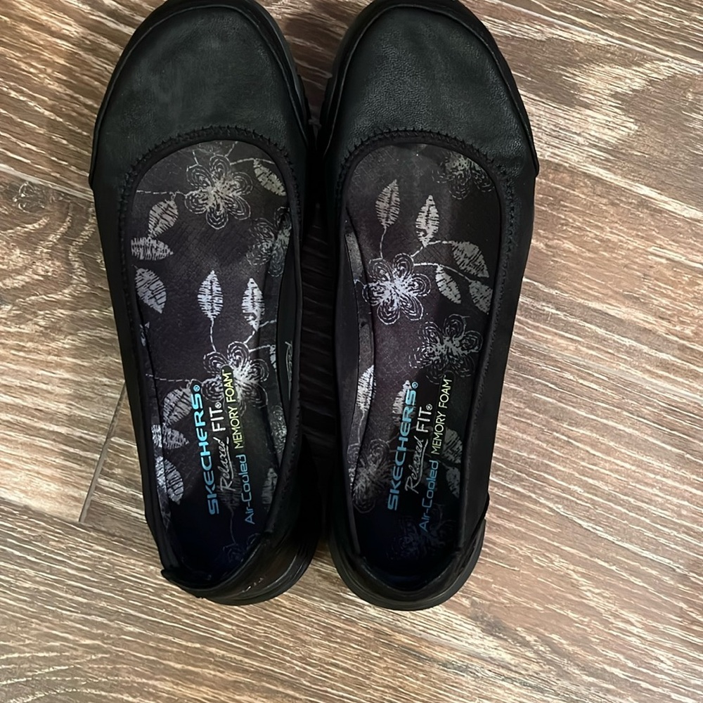 Skechers Relaxed Fit, air cooled, comfort flats EUC size 8.5